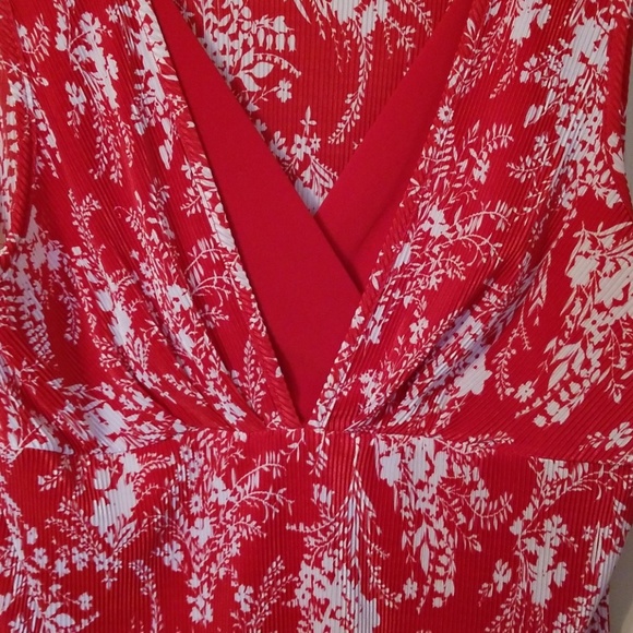 Nice Top - Picture 2 of 3